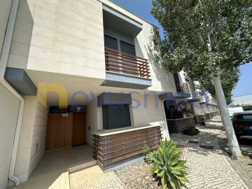 Moradia T3 para Venda em Quarteira