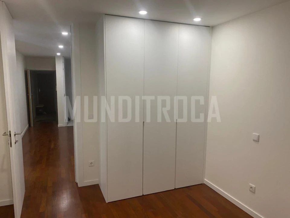 Apartamento T2 para Arrendamento em Braga (São José de São Lázaro e São João do Souto) Foto 9