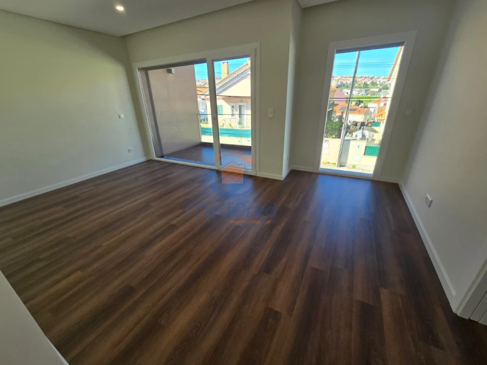 Moradia T4 para Venda em Casal de Cambra Foto 27