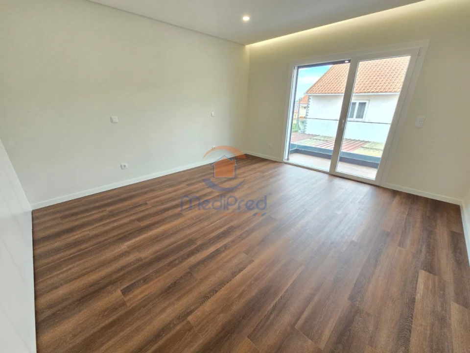 Moradia T4 para Venda em Casal de Cambra Foto 24