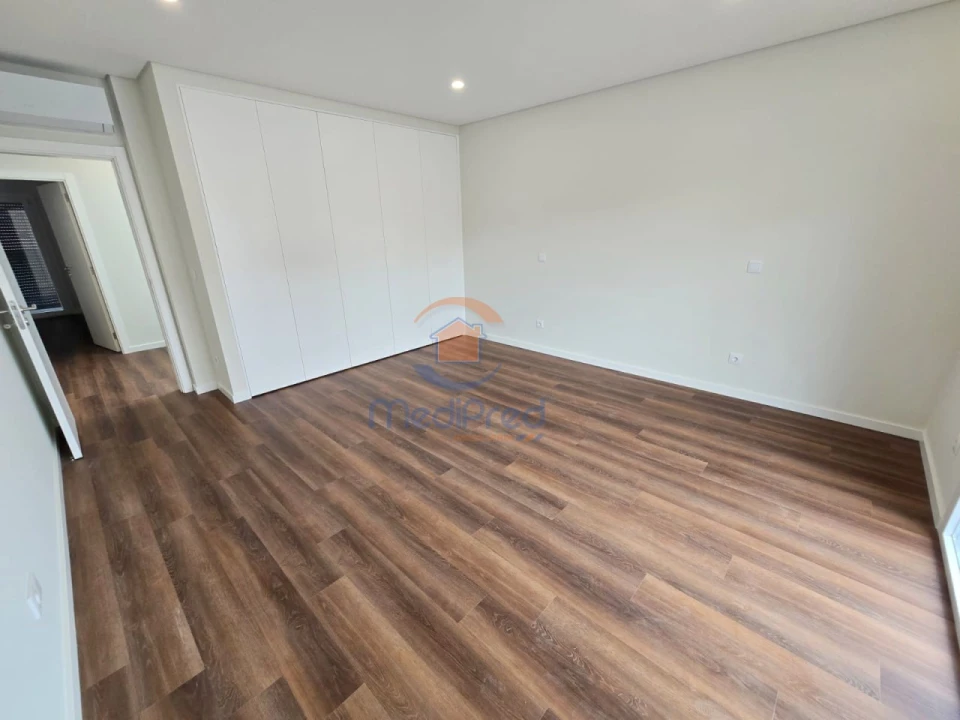 Moradia T4 para Venda em Casal de Cambra Foto 25