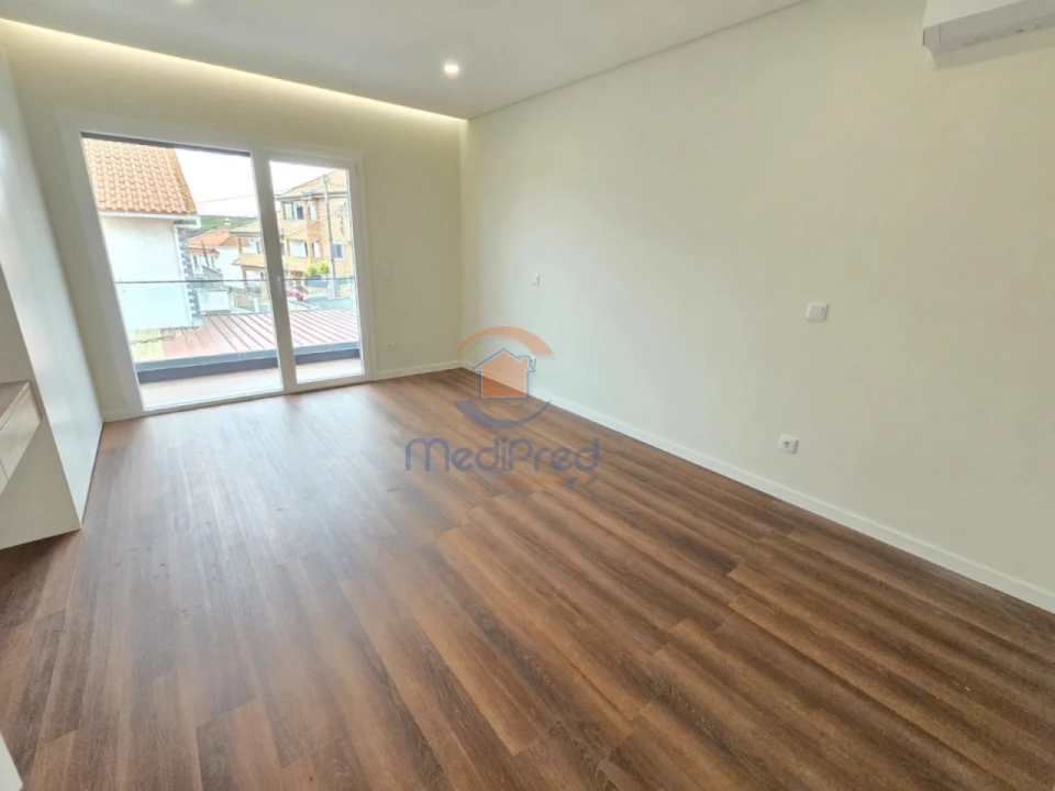 Moradia T4 para Venda em Casal de Cambra Foto 28
