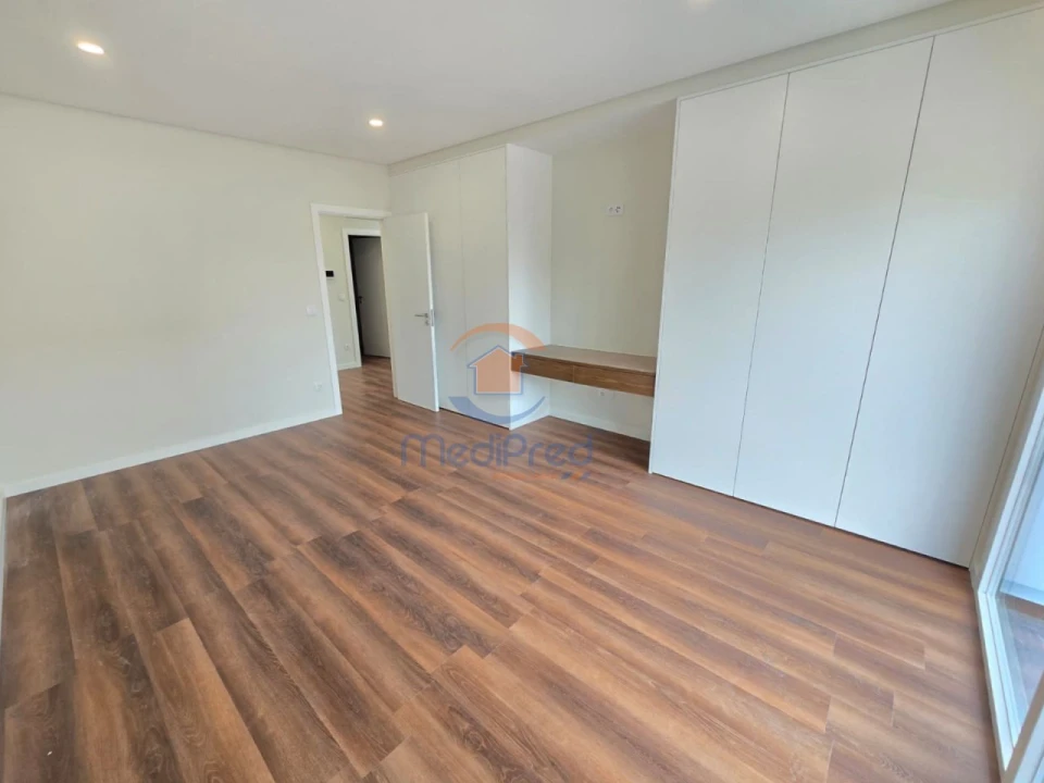 Moradia T4 para Venda em Casal de Cambra Foto 29