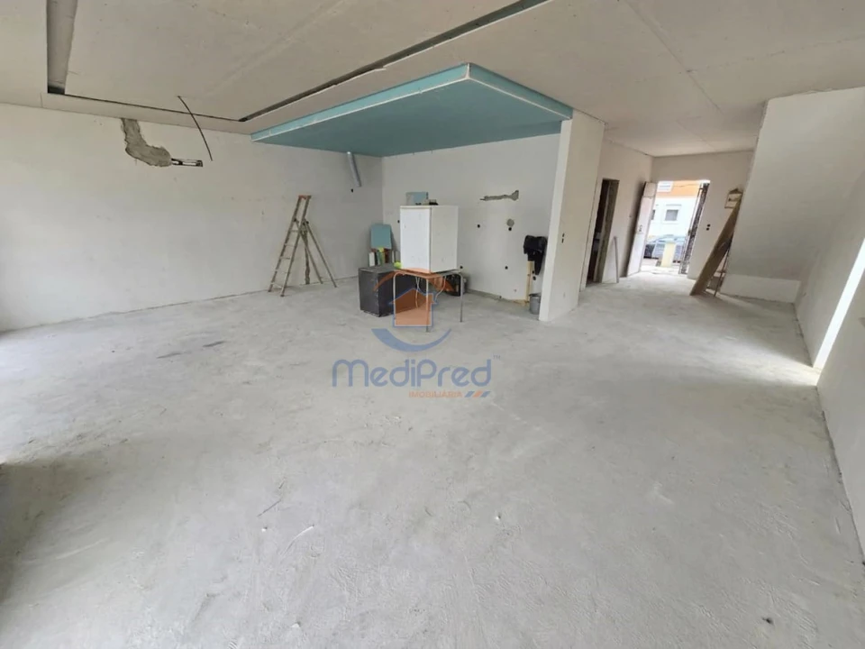 Moradia T4 para Venda em Casal de Cambra Foto 2