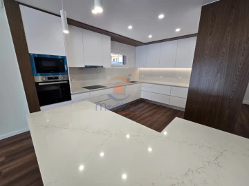 Moradia T4 para Venda em Casal de Cambra