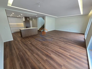 Moradia T4 para Venda em Casal de Cambra