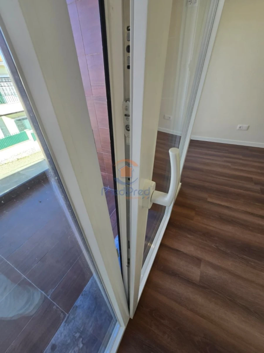 Moradia T4 para Venda em Casal de Cambra Foto 32