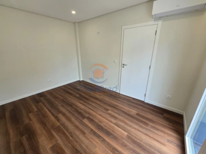 Moradia T4 para Venda em Casal de Cambra Foto 12