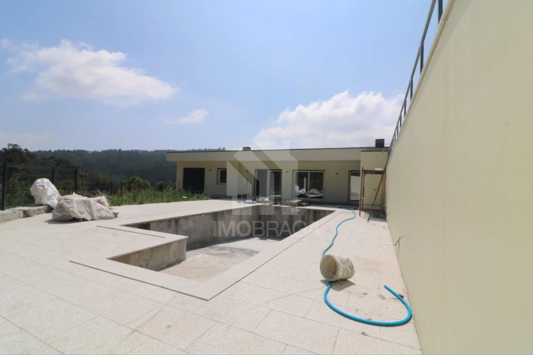 Moradia T3 para Venda em Espinho Foto 1