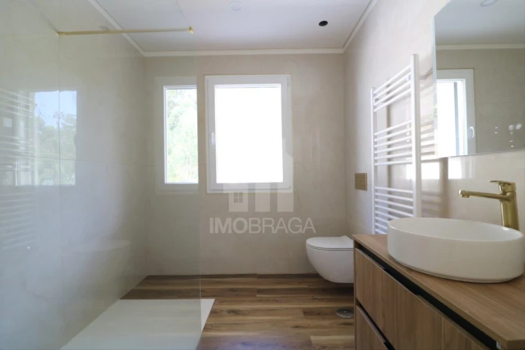 Moradia T3 para Venda em Espinho Foto 20