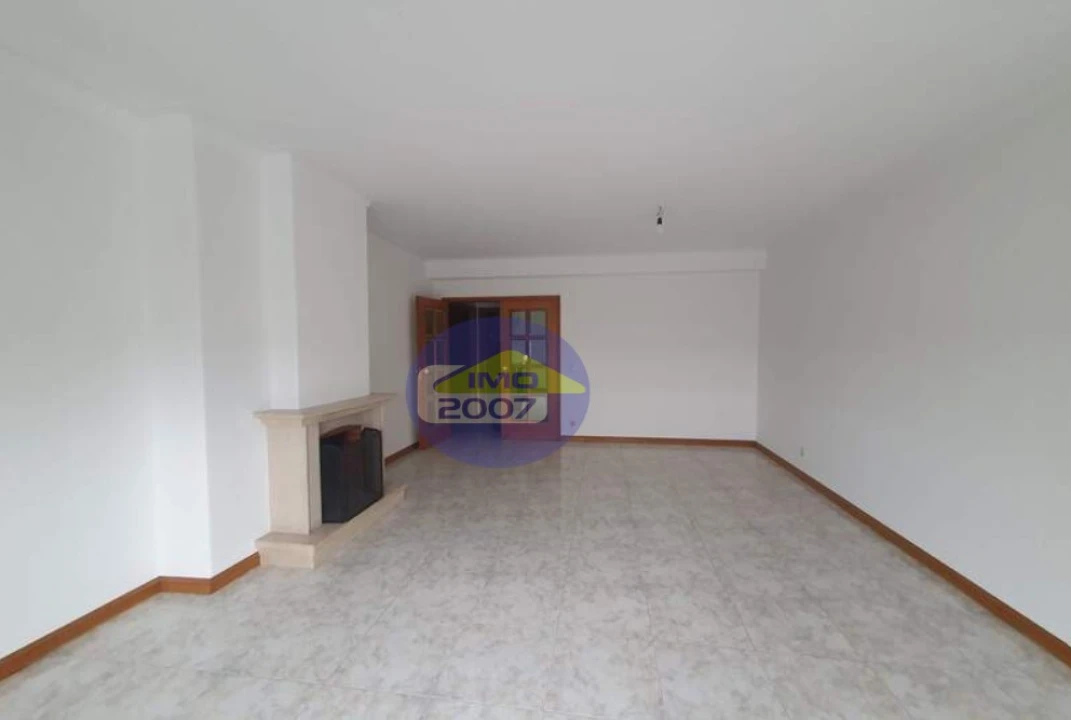 Apartamento T3 para Venda em Canelas Foto 4