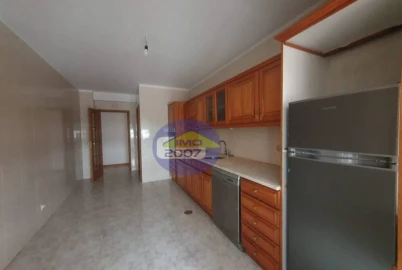 Apartamento T3 para Venda em Canelas