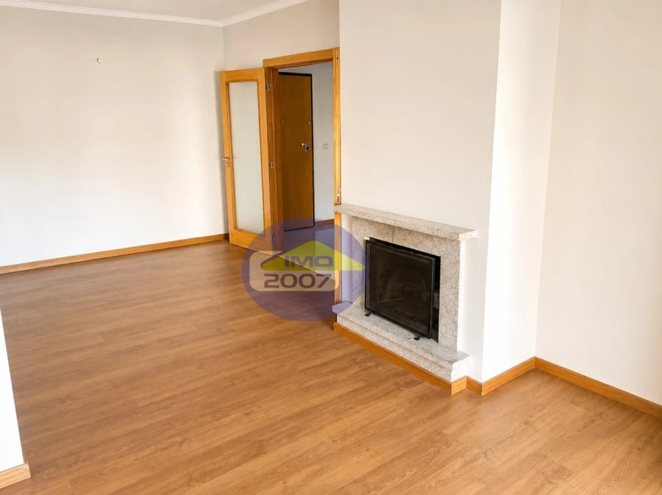 Apartamento T2 para Venda em Canelas Foto 2