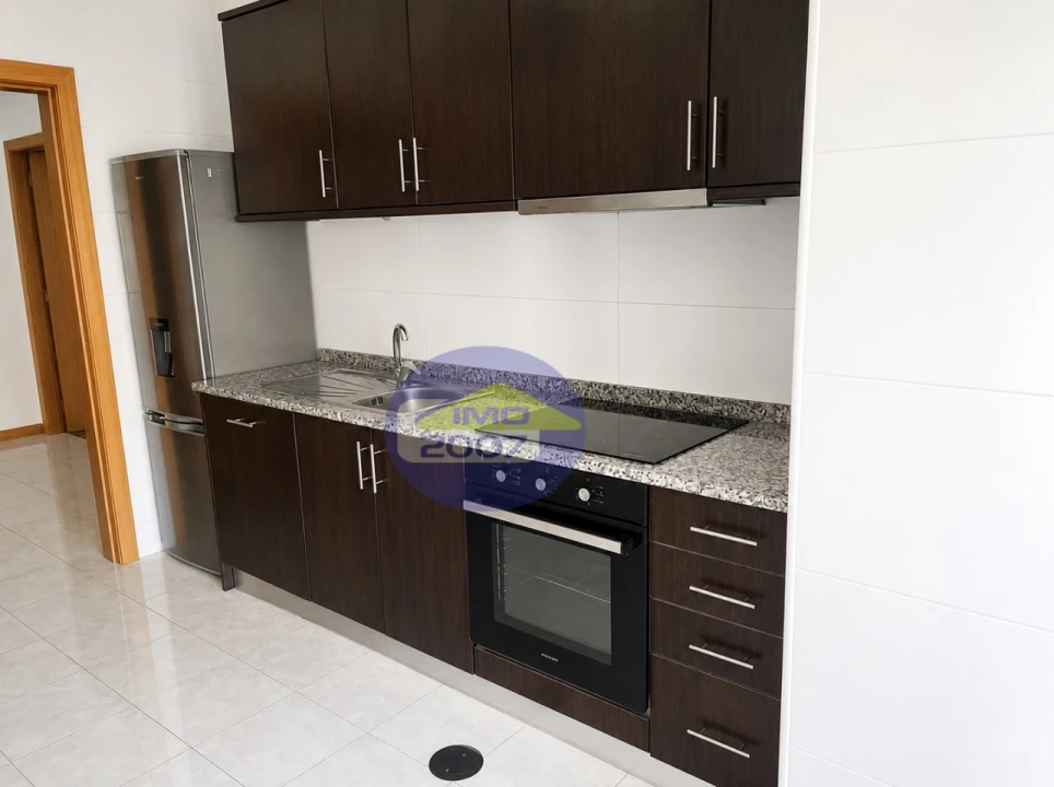 Apartamento T2 para Venda em Canelas Foto 3