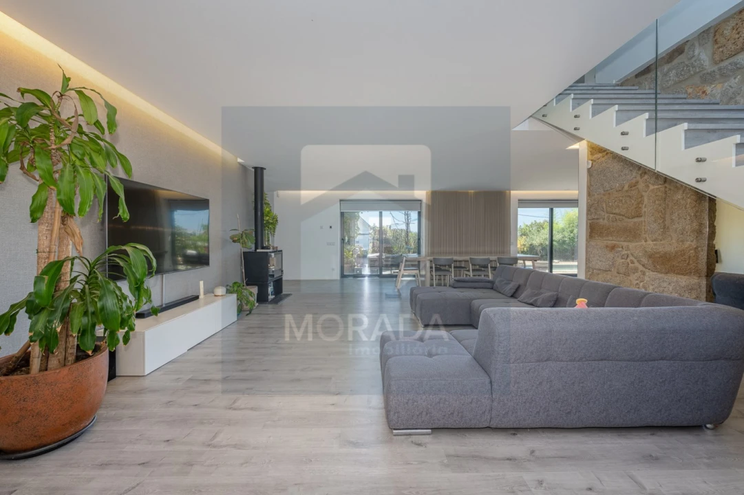Moradia T5 para Venda em Custóias, Leça do Balio e Guifões Foto 1