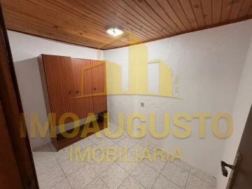 Moradia T2 para Venda em Sabugal e Aldeia de Santo António