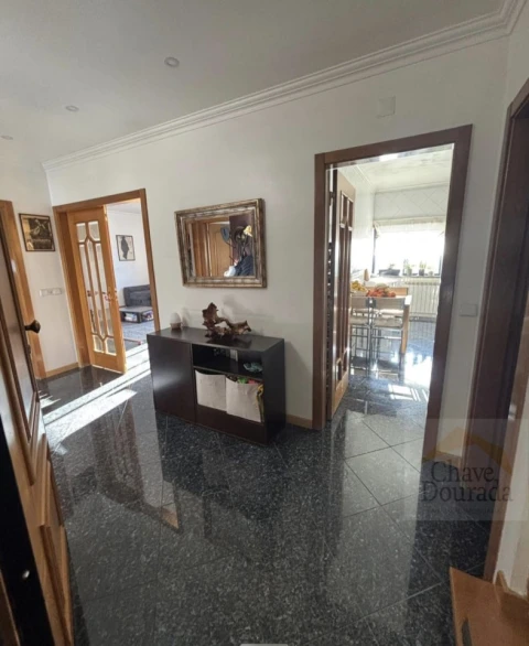 Apartamento T5 para Venda em Santo Antonio dos Olivais