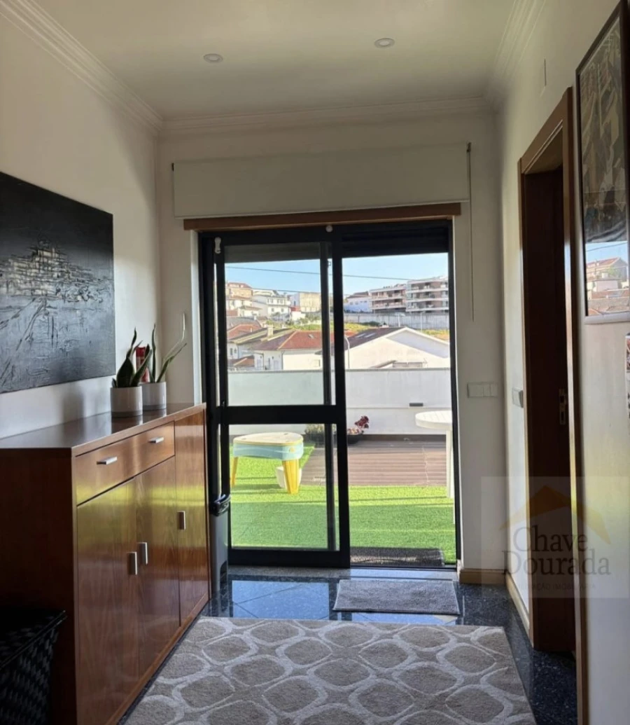 Apartamento T5 para Venda em Santo Antonio dos Olivais Foto 4