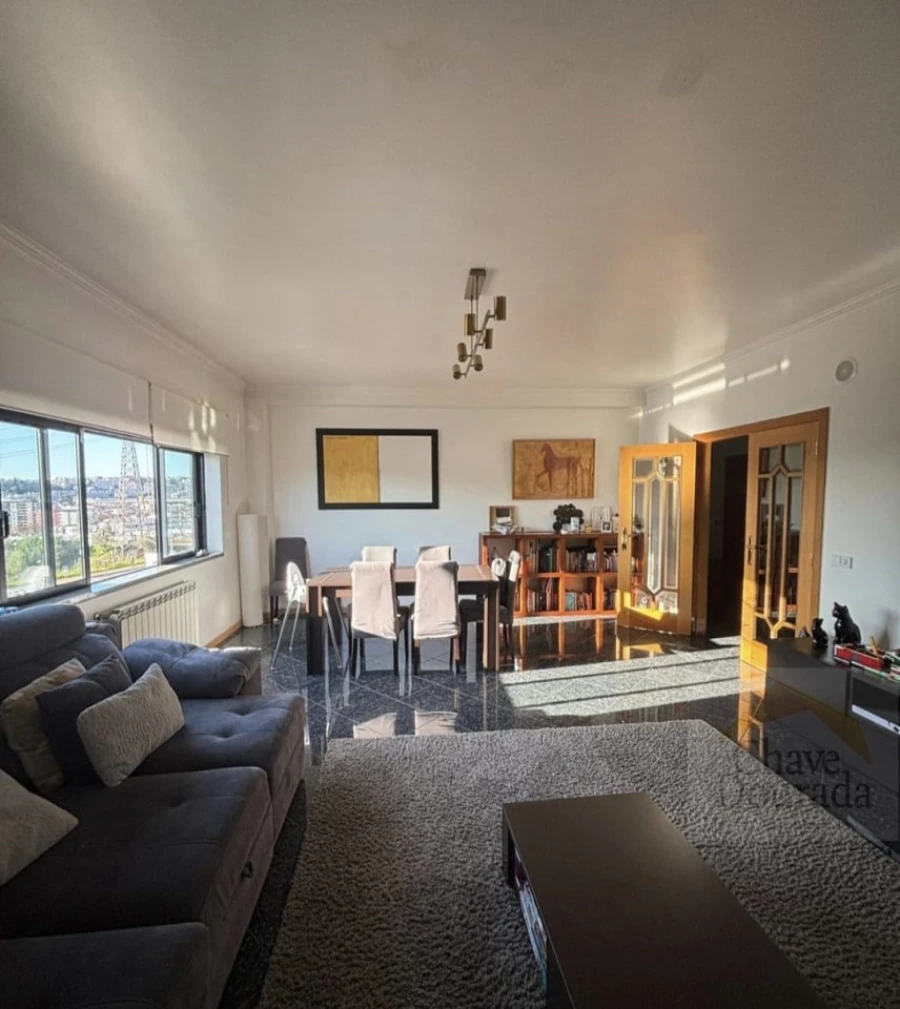 Apartamento T5 para Venda em Santo Antonio dos Olivais Foto 12
