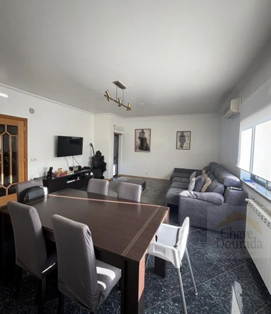 Apartamento T5 para Venda em Santo Antonio dos Olivais Foto 14