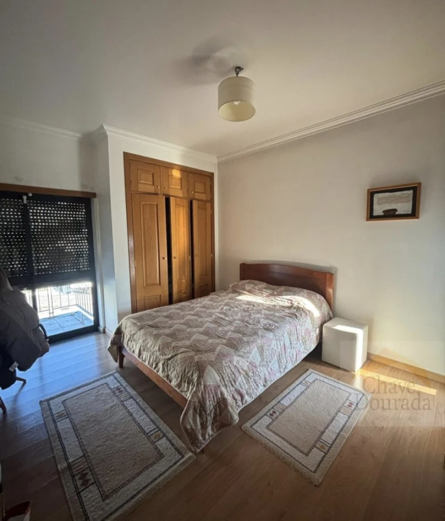 Apartamento T5 para Venda em Santo Antonio dos Olivais Foto 16
