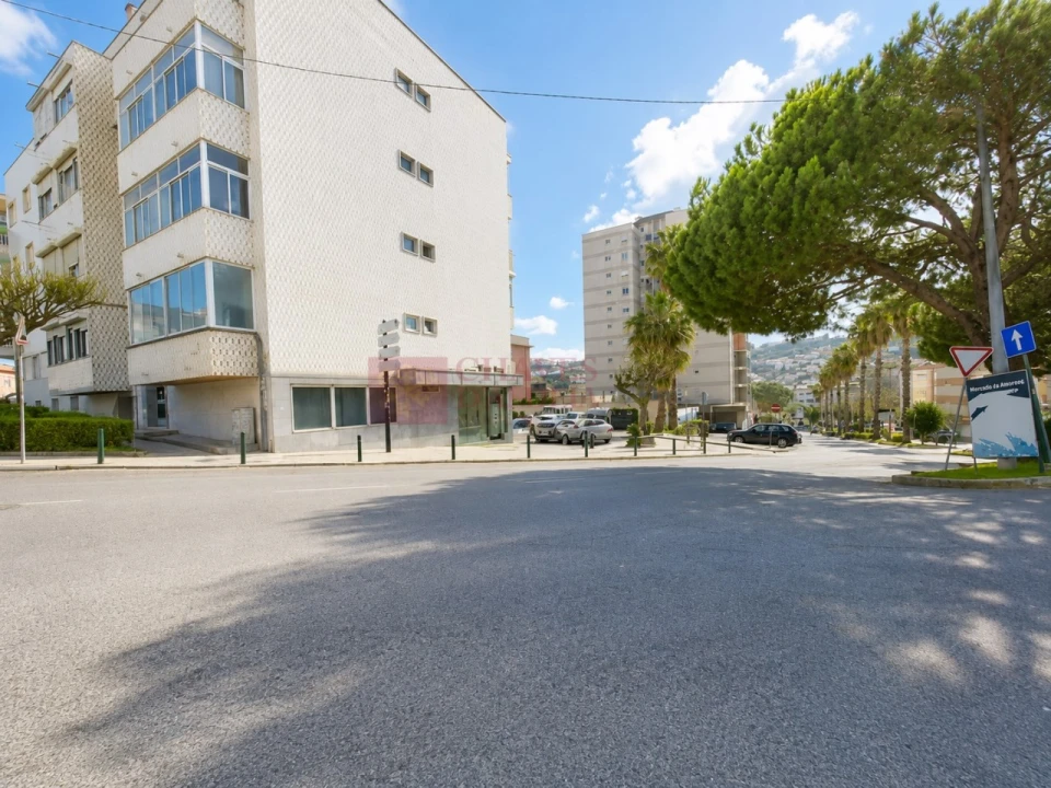 Loja para Arrendamento em Póvoa de Santo Adrião e Olival Basto Foto 8