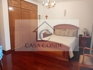 Moradia T4 para Venda em Queluz e Belas