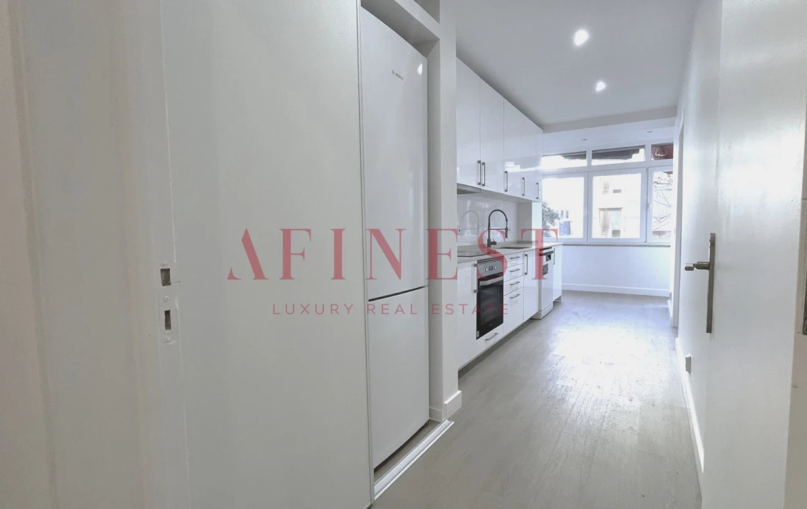 Apartamento T4 para Arrendamento em Campo de Ourique Foto 9