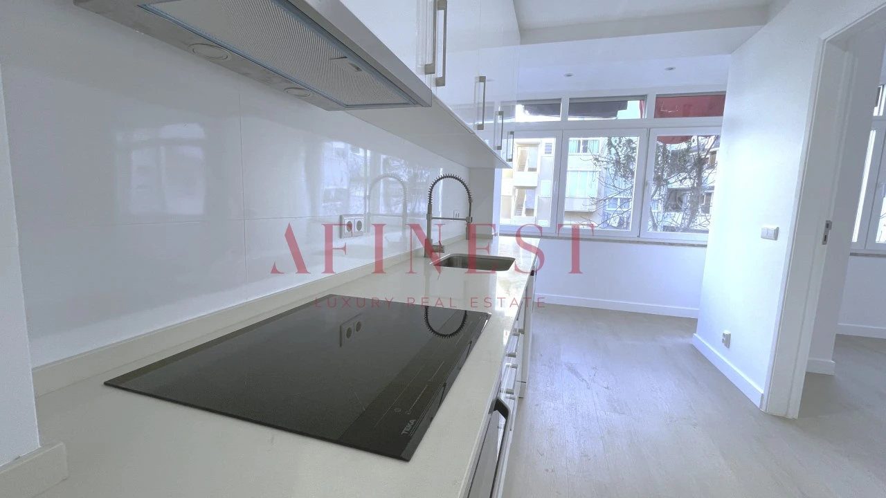 Apartamento T4 para Arrendamento em Campo de Ourique Foto 5