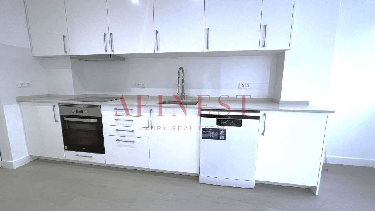Apartamento T4 para Arrendamento em Campo de Ourique Foto 8