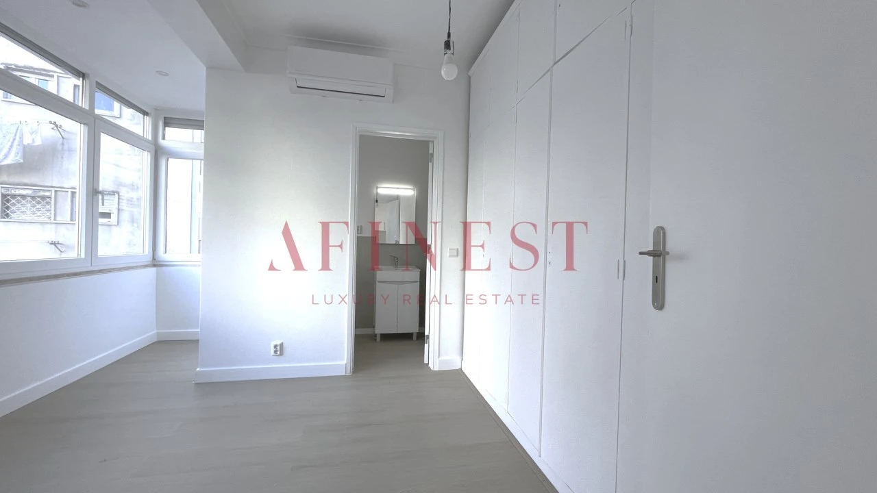 Apartamento T4 para Arrendamento em Campo de Ourique Foto 31