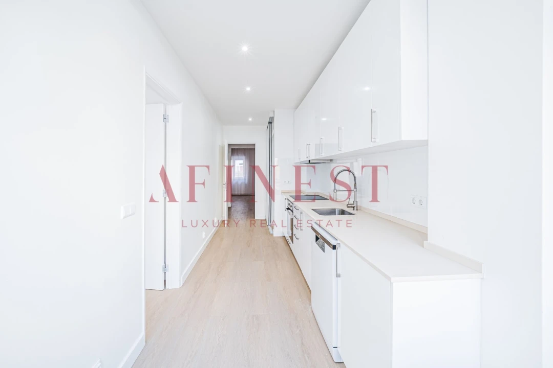 Apartamento T4 para Arrendamento em Campo de Ourique Foto 2