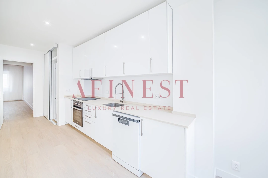Apartamento T4 para Arrendamento em Campo de Ourique Foto 3