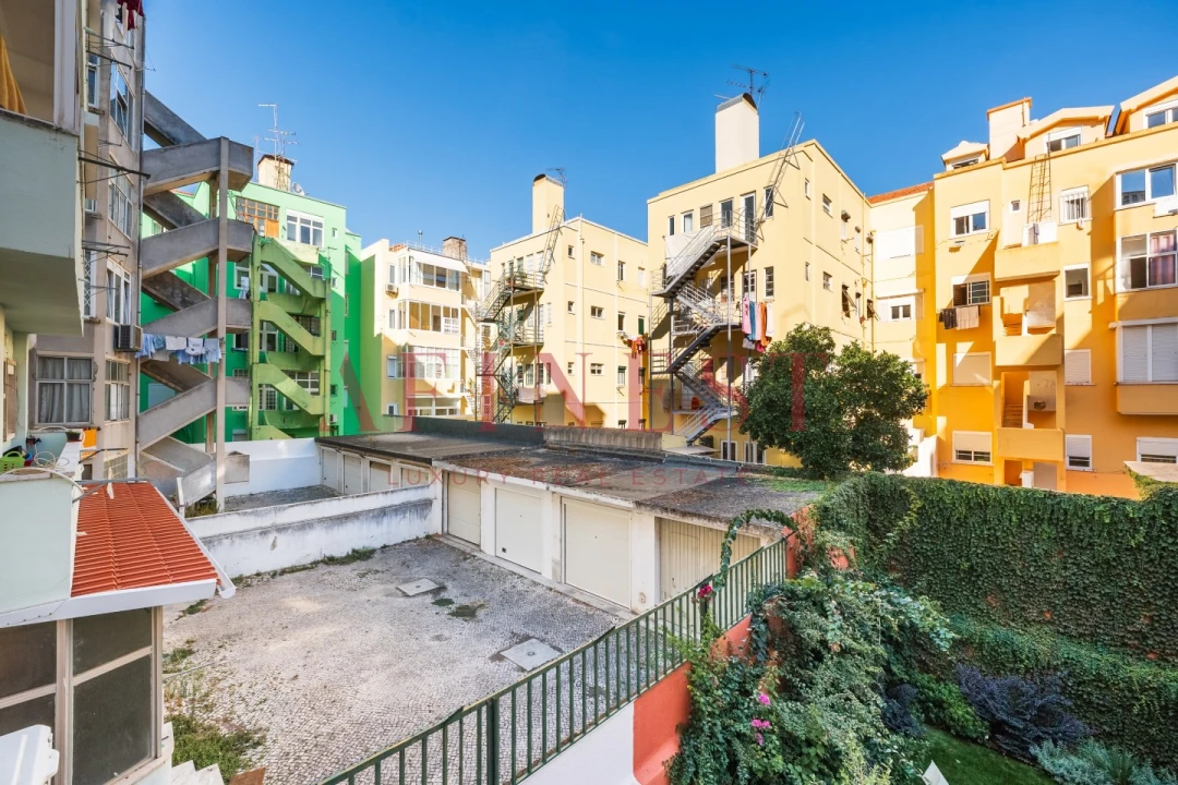 Apartamento T4 para Arrendamento em Campo de Ourique Foto 40