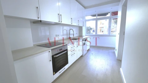 Apartamento T4 para Arrendamento em Campo de Ourique