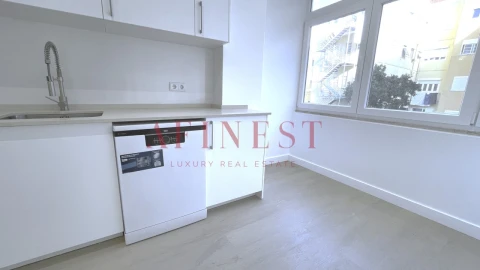 Apartamento T4 para Arrendamento em Campo de Ourique