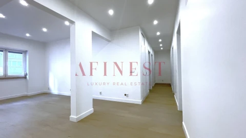 Apartamento T4 para Arrendamento em Campo de Ourique