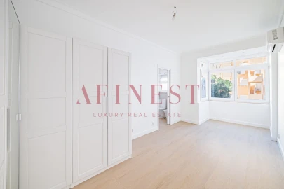 Apartamento T4 para Arrendamento em Campo de Ourique