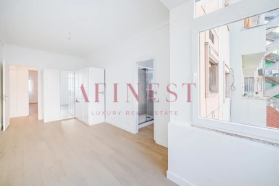 Apartamento T4 para Arrendamento em Campo de Ourique