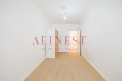 Apartamento T4 para Arrendamento em Campo de Ourique