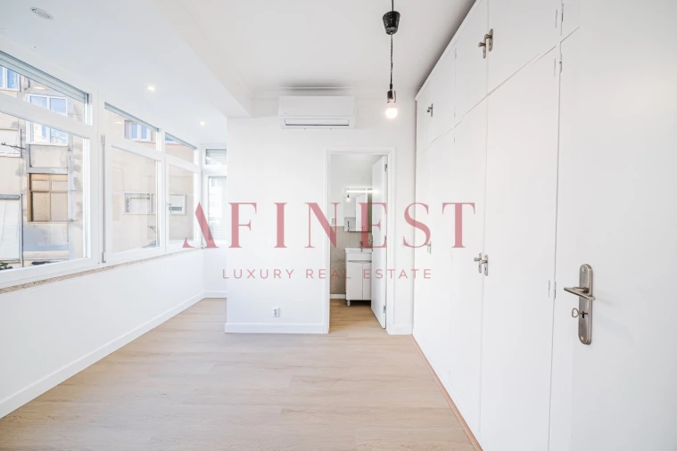 Apartamento T4 para Arrendamento em Campo de Ourique Foto 5
