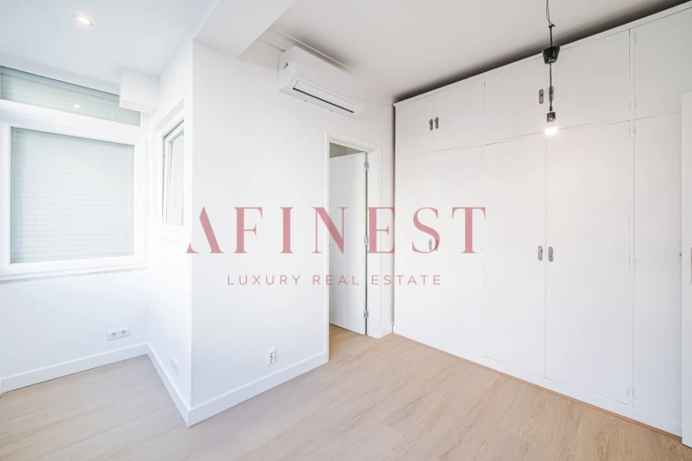 Apartamento T4 para Arrendamento em Campo de Ourique Foto 12