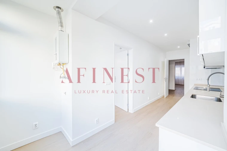 Apartamento T4 para Arrendamento em Campo de Ourique Foto 9