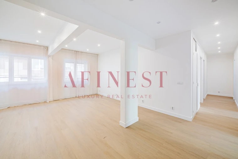 Apartamento T4 para Arrendamento em Campo de Ourique Foto 4