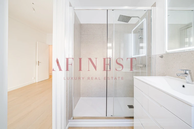 Apartamento T4 para Arrendamento em Campo de Ourique Foto 30