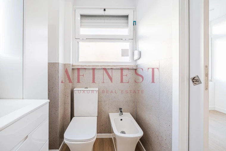 Apartamento T4 para Arrendamento em Campo de Ourique Foto 31