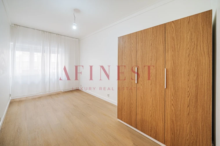 Apartamento T4 para Arrendamento em Campo de Ourique Foto 36