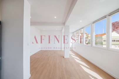 Apartamento T2 para Arrendamento em Oeiras e São Julião da Barra, Paço de Arcos e Caxias