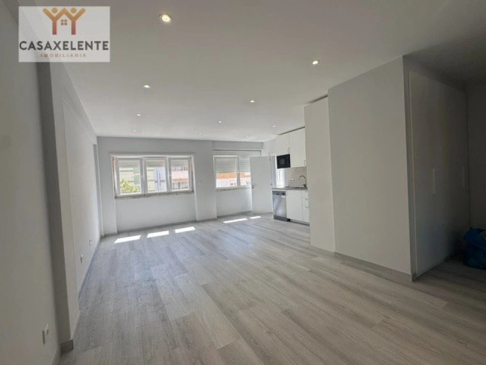 Apartamento T2 para Venda em Odivelas Foto 3