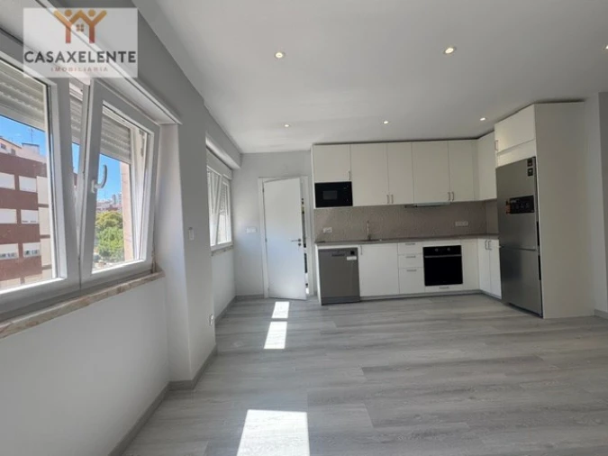 Apartamento T2 para Venda em Odivelas Foto 2